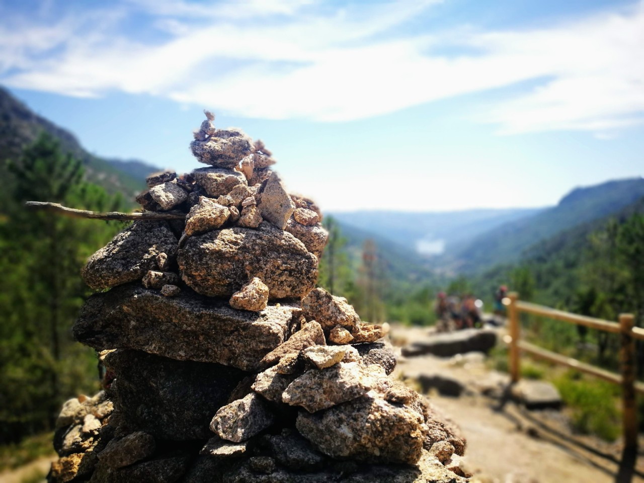 Pedras no Miradouro da Preguiça.jpg