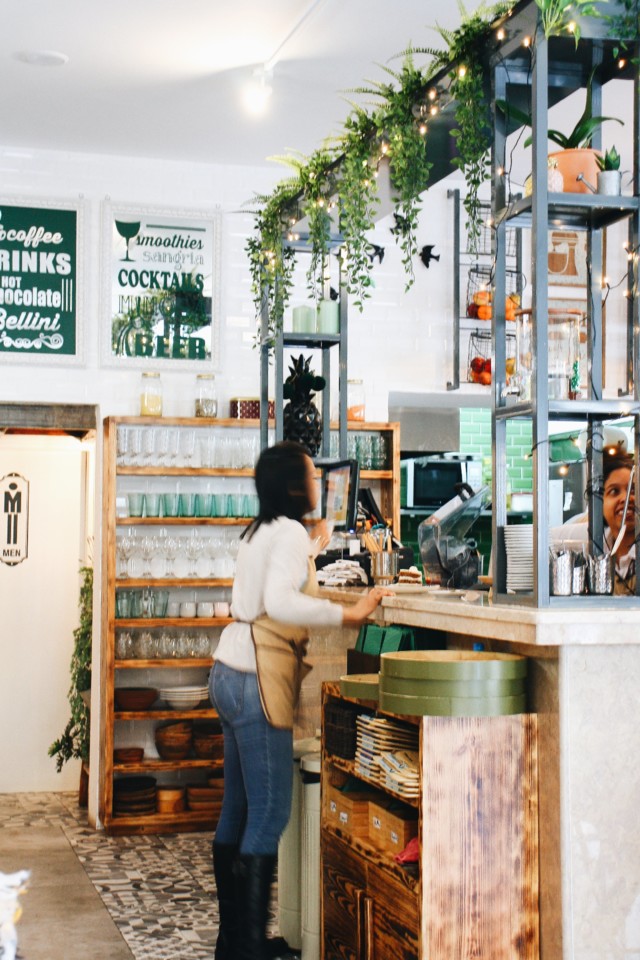 charlie-bistro-decor-2.jpg charlie-bistro-decor-2.jpg