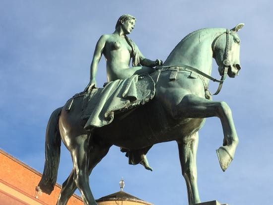 lady-godiva-statue.jpg