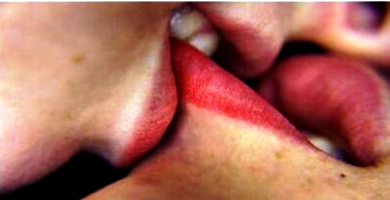 245 Beijo de Menina Feita Mulher.jpg