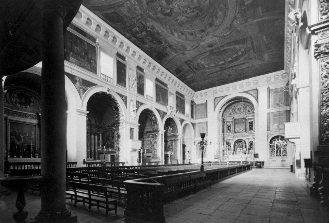 Igreja de São Roque, perspectiva sobre a capela-m