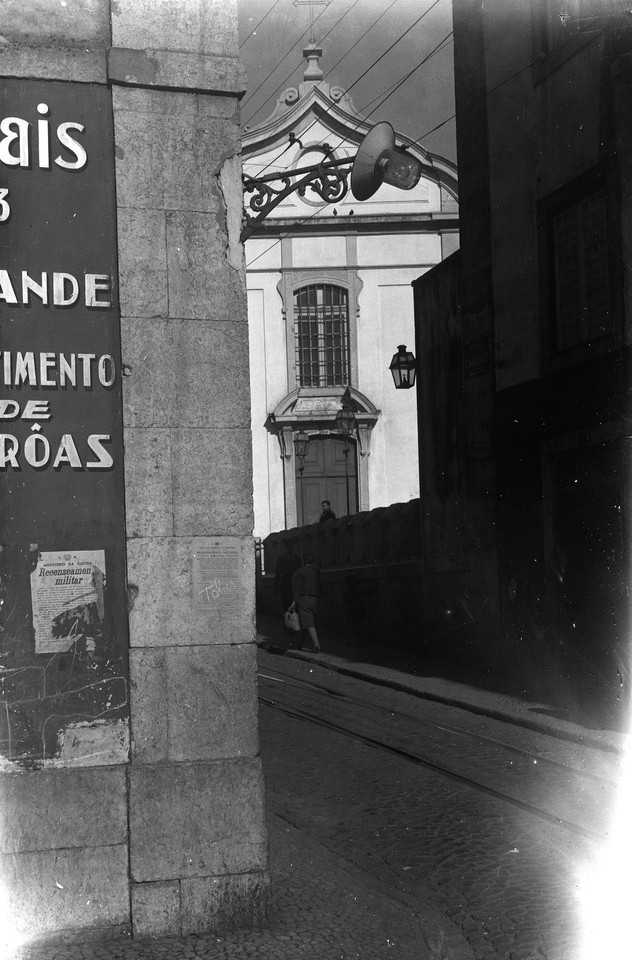 Candeeiros de Lisboa, 1944, Rua do Limoeiro.jpg