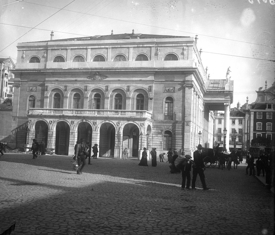 Teatro Nacional Dona Maria II, fachada lateral na 