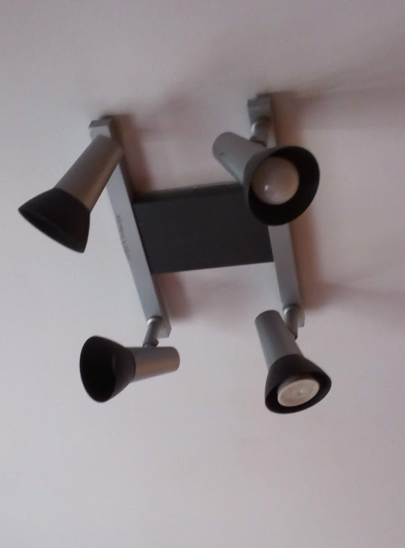 Nao_me_canso_disto_candeeiro_antes2.jpg Nao_me_canso_disto_candeeiro_antes2.jpg