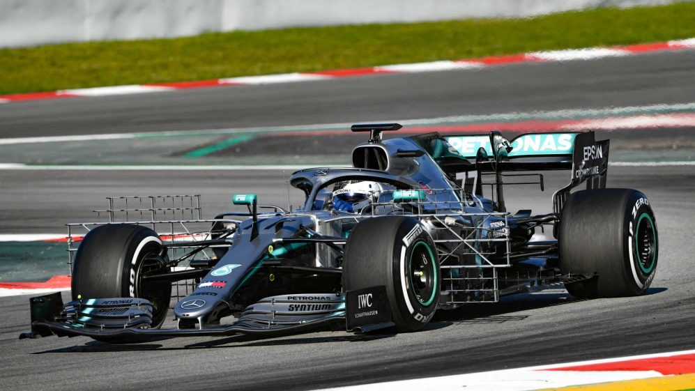 Mercedes ataca a temporada com Hamilton e Bottas