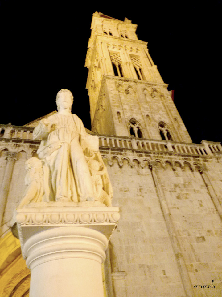 Trogir - Cathedral and statue of St. Lawrence - vi