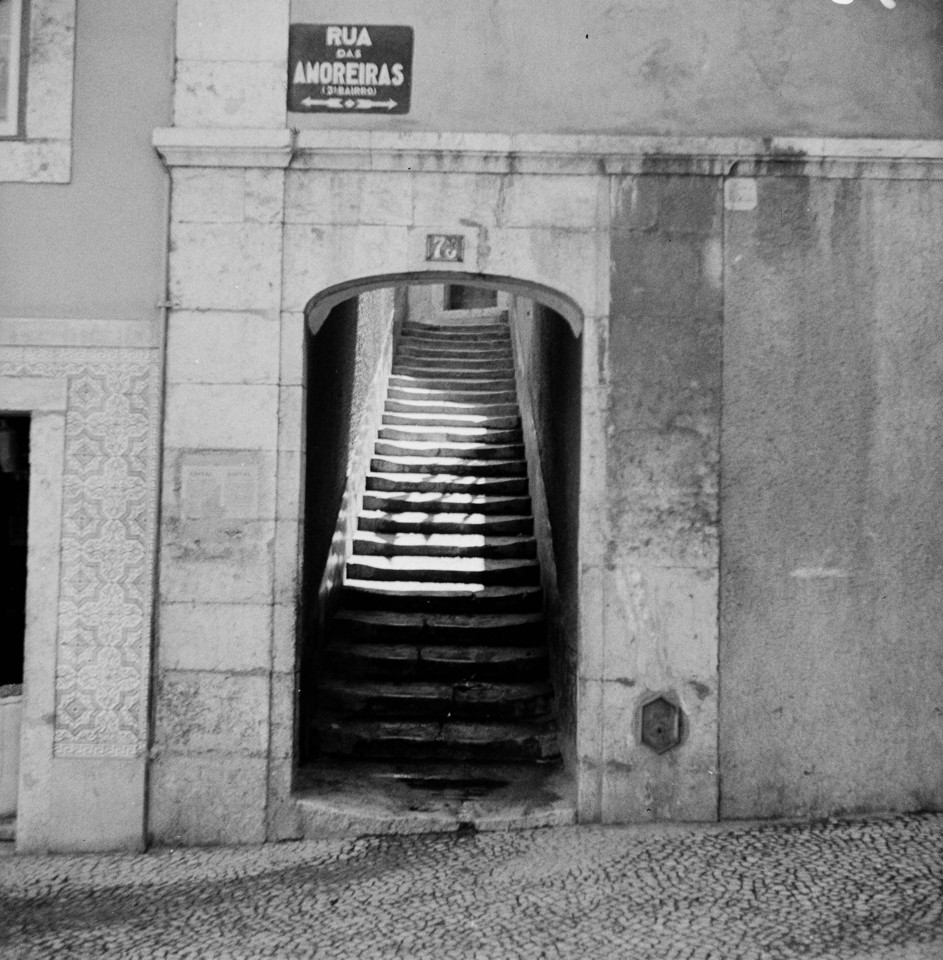 Rua das Amoreiras, entrada para o pátio do Biaggi Rua das Amoreiras, entrada para o pátio do Biaggi