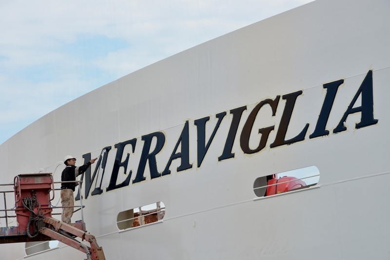 MSC Meraviglia - The iconic ship name gets painted MSC Meraviglia - The iconic ship name gets painted