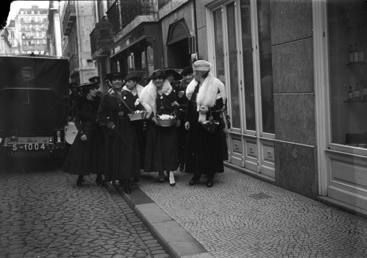 Primeira venda da flor, Março de 1917, foto de Jo Primeira venda da flor, Março de 1917, foto de Jo