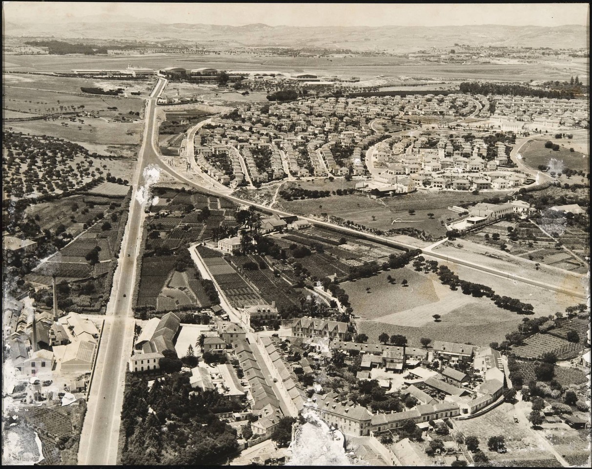 Vista aérea dos Olivais ao aeroporto, Lisboa, 195... C.M.L./D.E.P., in archivo photographico da C.M.L.