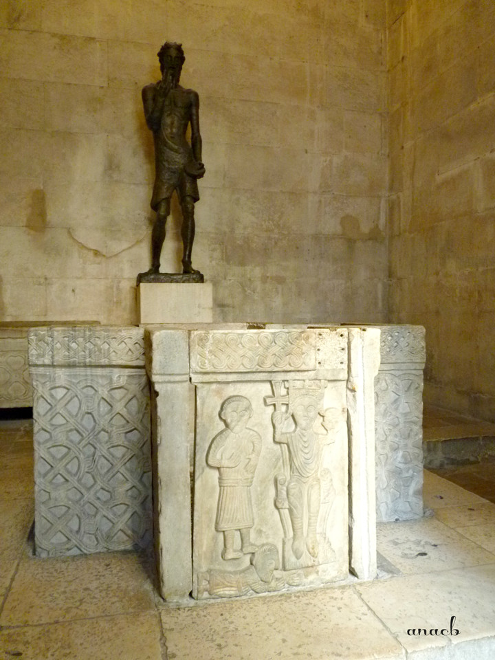 Croácia-Split-Templo de Júpiter 3.jpg