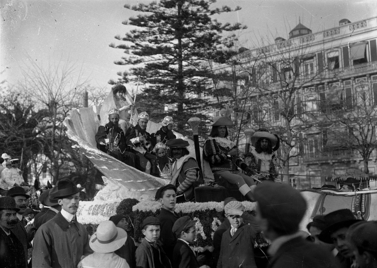 1911. Desfile na Avenida da Liberdade.jpg