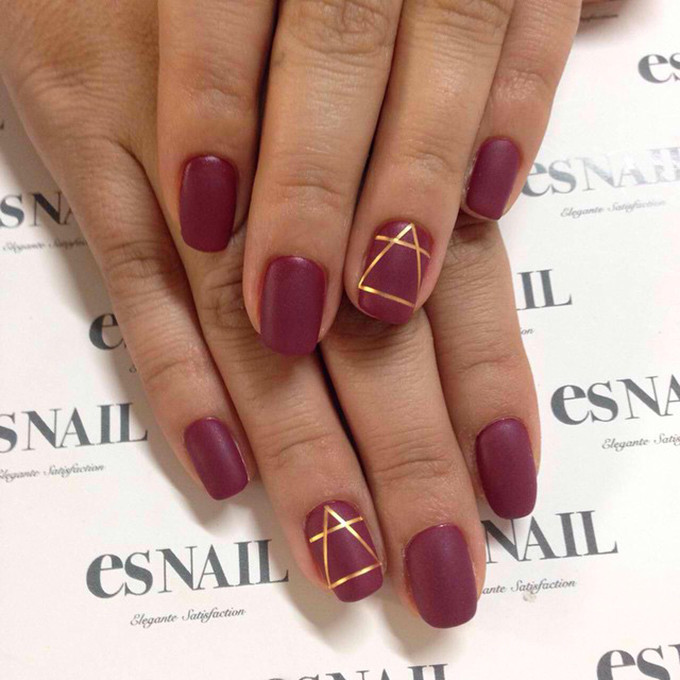 metallic-nail-polish-scarlet-manicure-gold-detail.