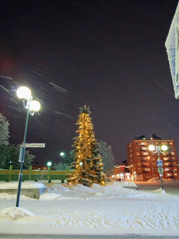 Árvore de natal em Kiruna.jpg