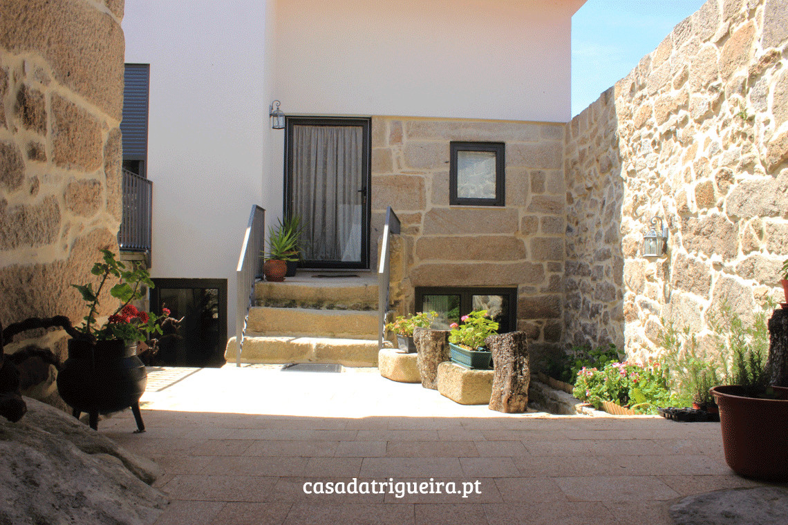 Casa da Trigueira - quinteiro (entrada).jpg