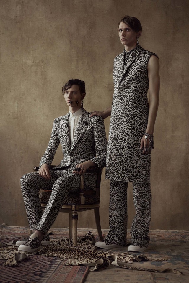 06-alexander-mcqueen-resort-17.jpg 06-alexander-mcqueen-resort-17.jpg