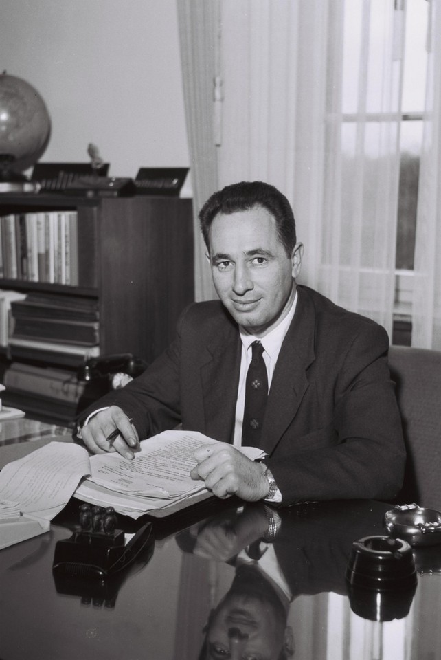 Shimon Peres-1963