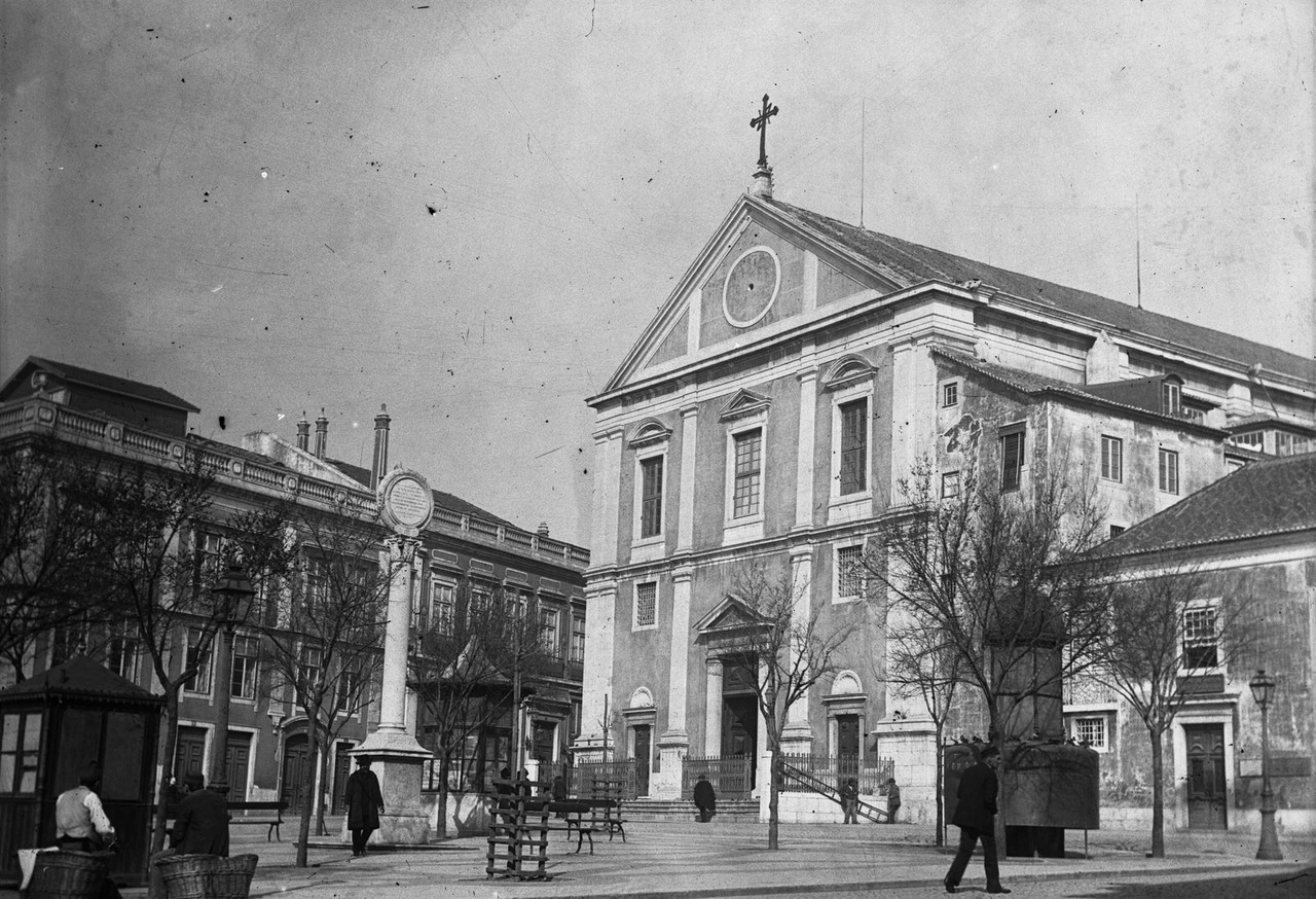 Igreja de São Roque, fachada principal.jpg