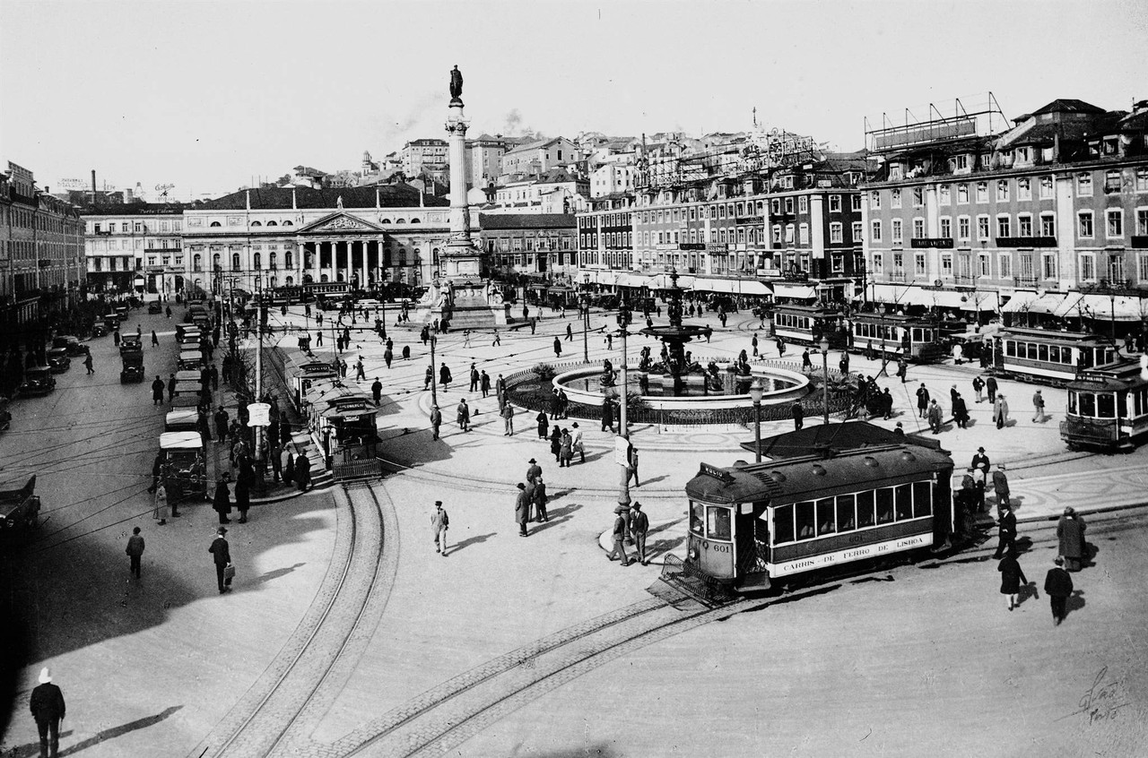 Eléctricos no Rossio, anos 20 foto de Domingos Al