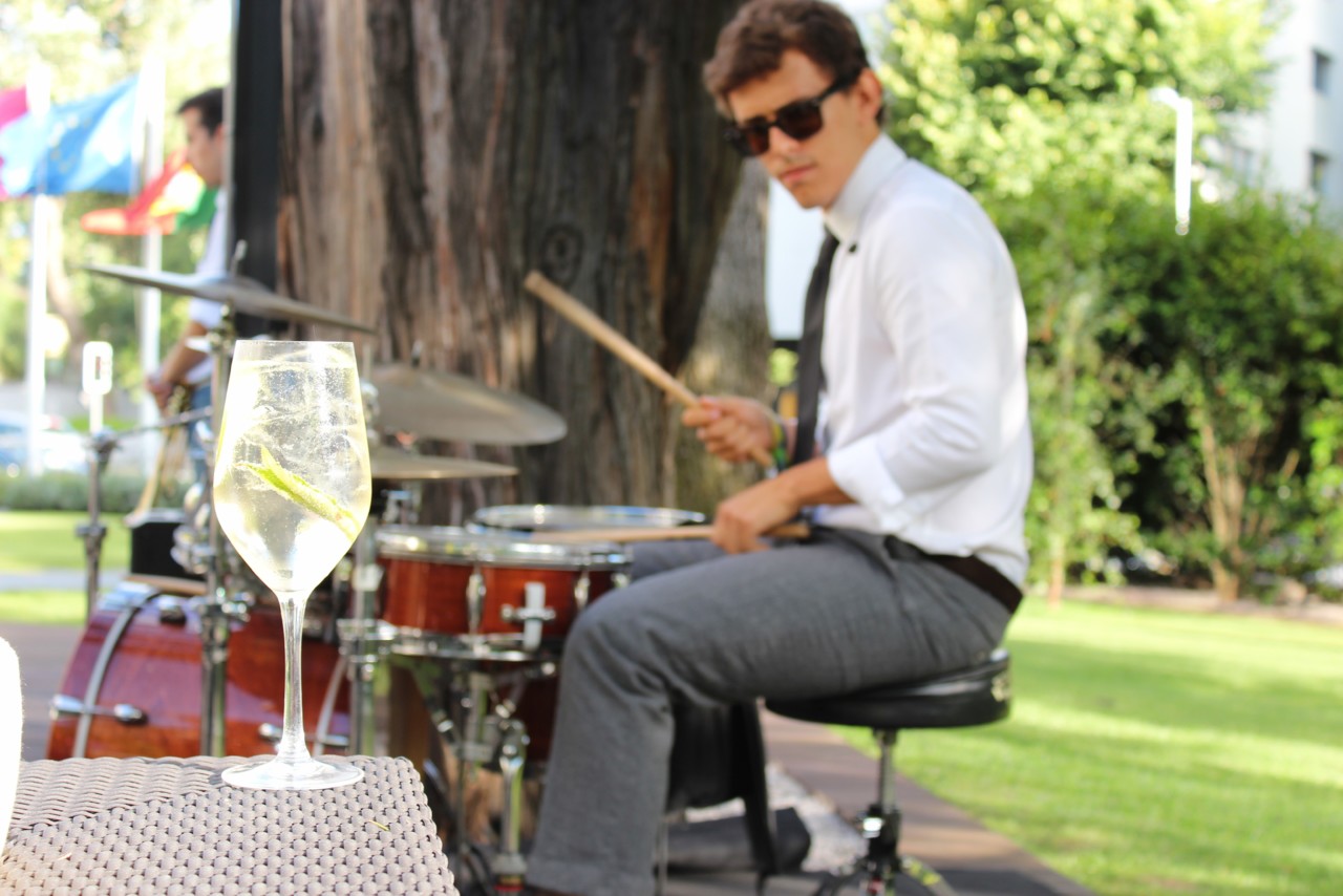 SOMOS Restaurant & Lounge