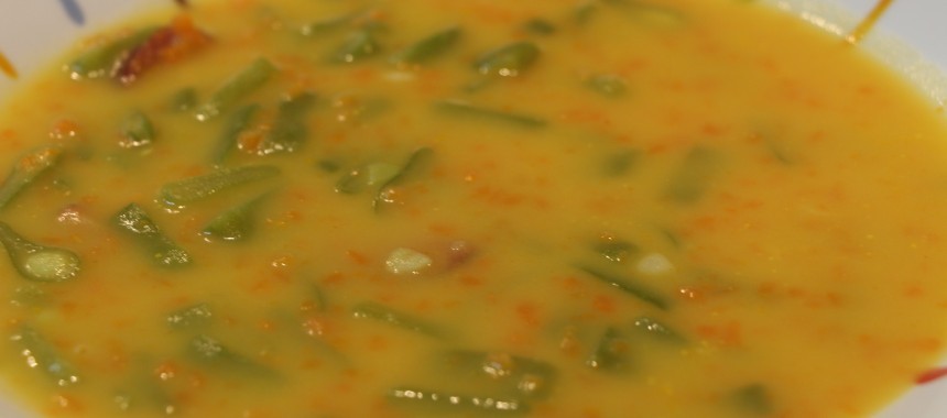 sopa-feijao-verde-com-cenoura-raspada-receitas-na-