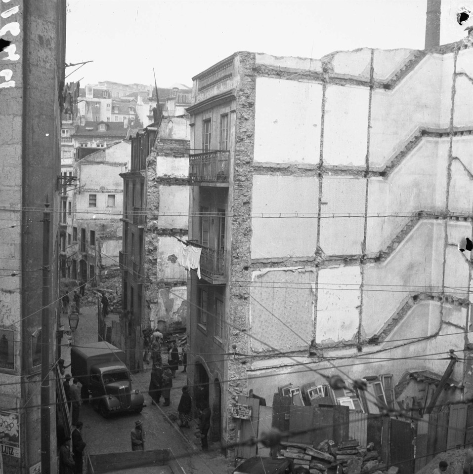 Demolições na Rua dos Álamos, foto de Judah Ben