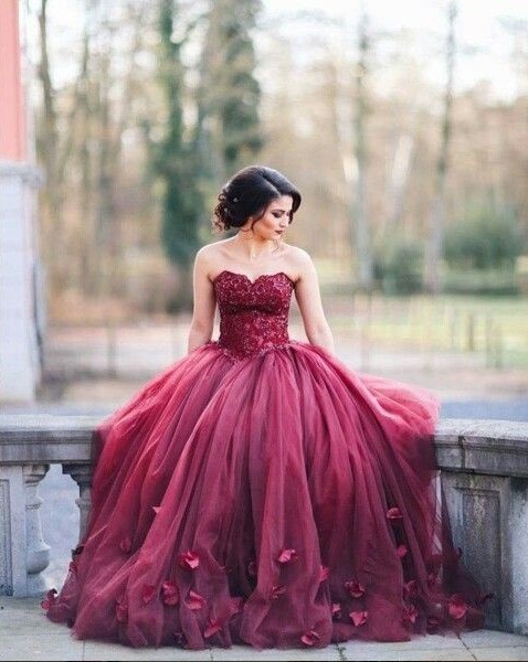 Burgundy Ball Gown Wedding Dresses Sweetheart Neck with 3D-Floral Appliques Prom Dress