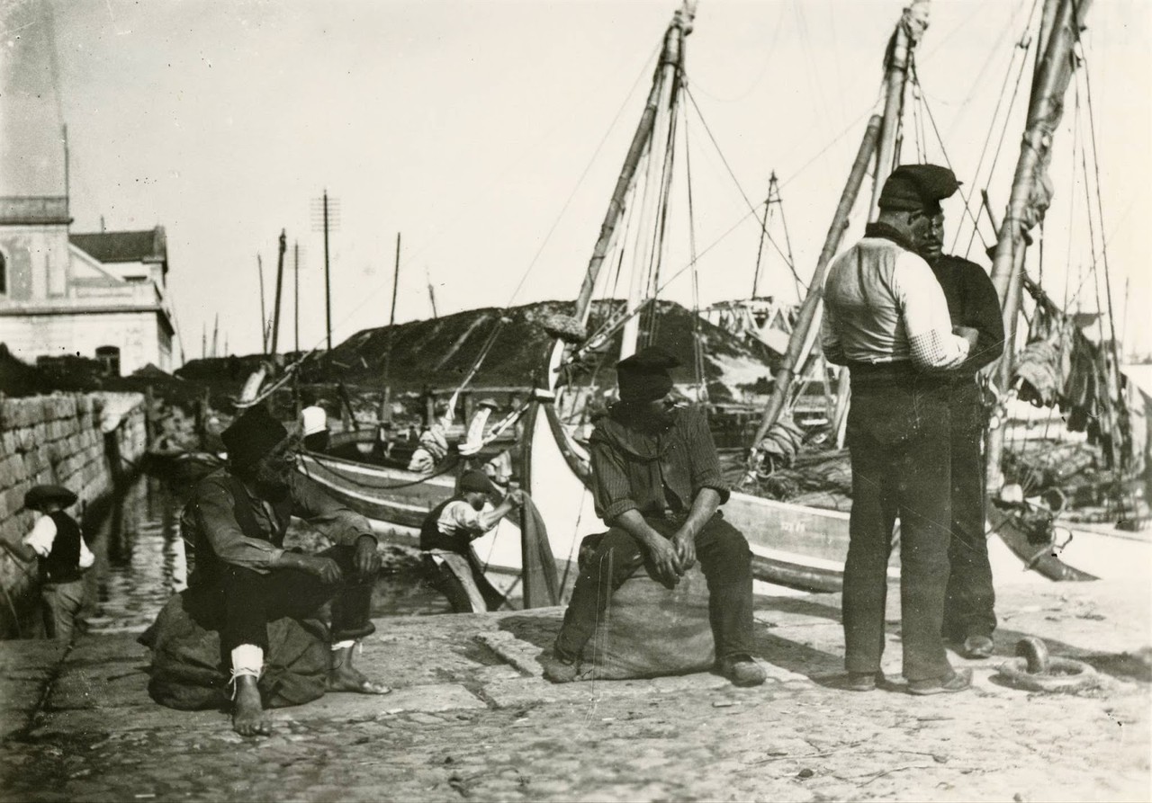Eduardo_Portugal_Pescadores_junto_a_Ribeira_Velha_ Eduardo_Portugal_Pescadores_junto_a_Ribeira_Velha_