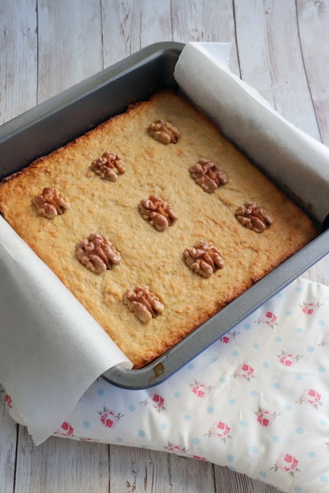 blondies de banana, chocolate branco e nozes