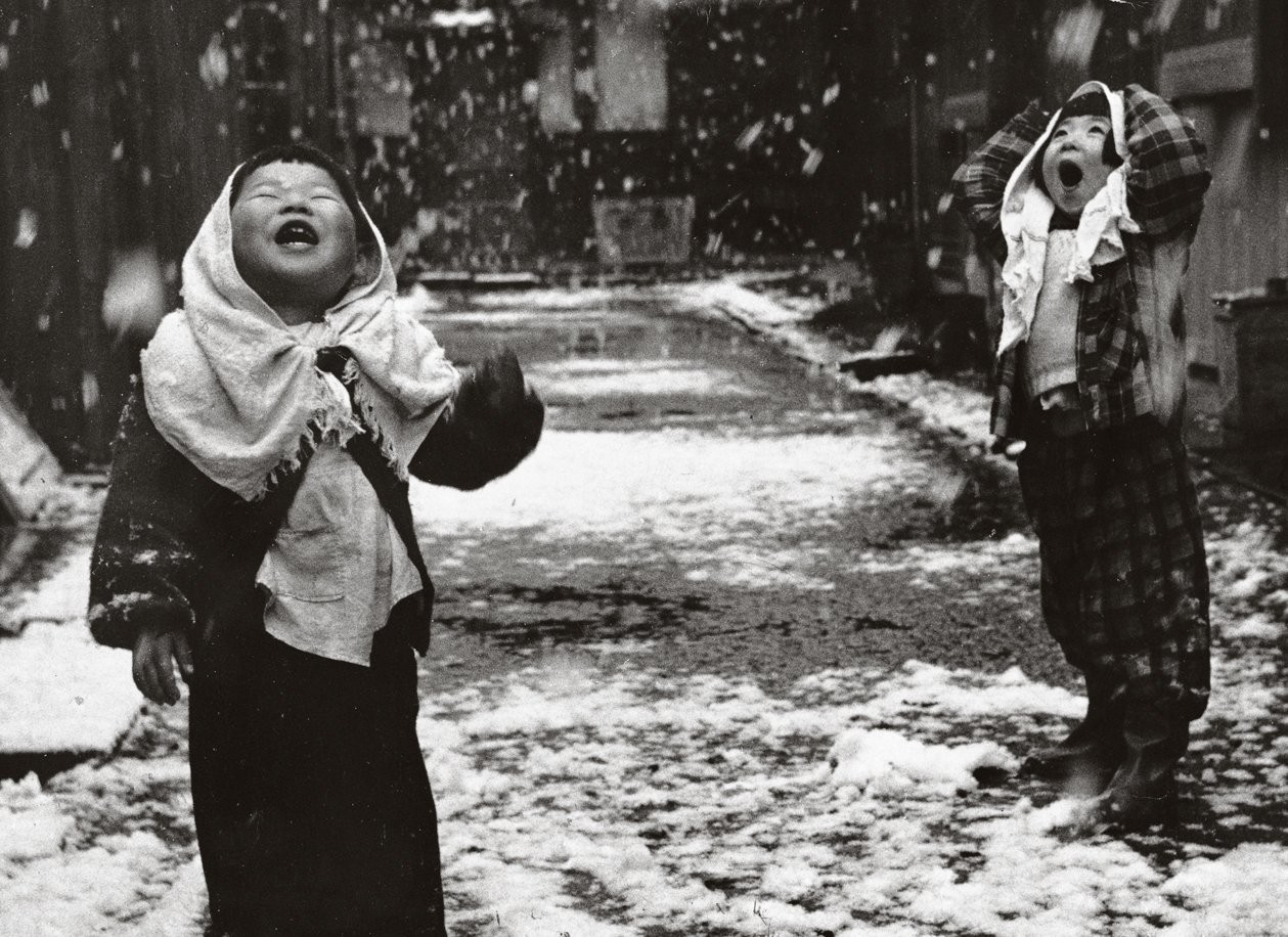 Unosuke Gamou Children in the snow (1950).jpg Unosuke Gamou Children in the snow (1950).jpg