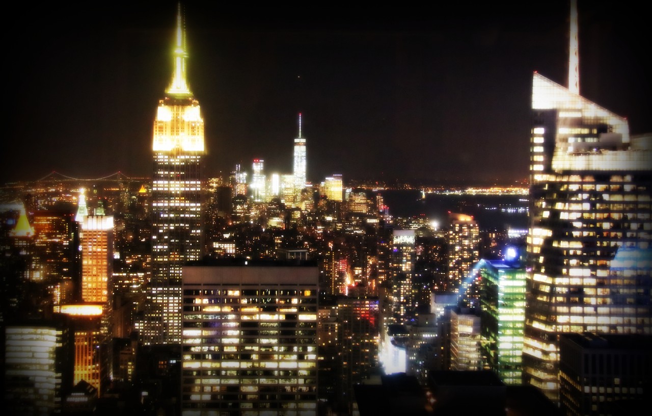 Vista para o Empire State Building, através do Rainbow Room do lounge SixtyFive@Eliana Miranda