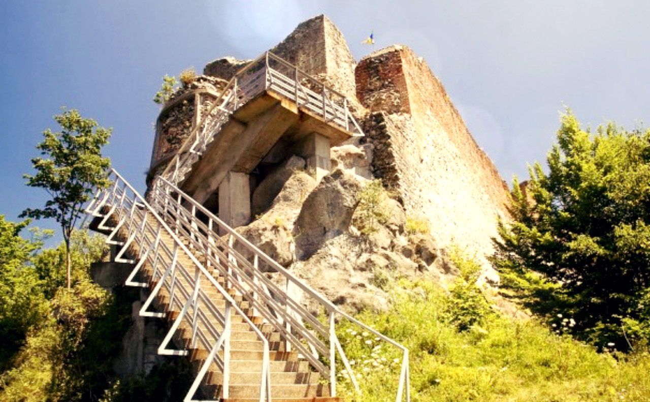 Fortaleza Poenari.jpg