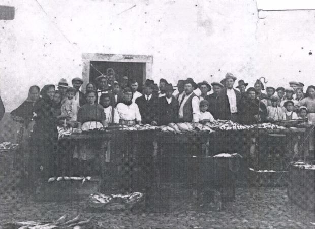 venda de peixe na ribeira.JPG