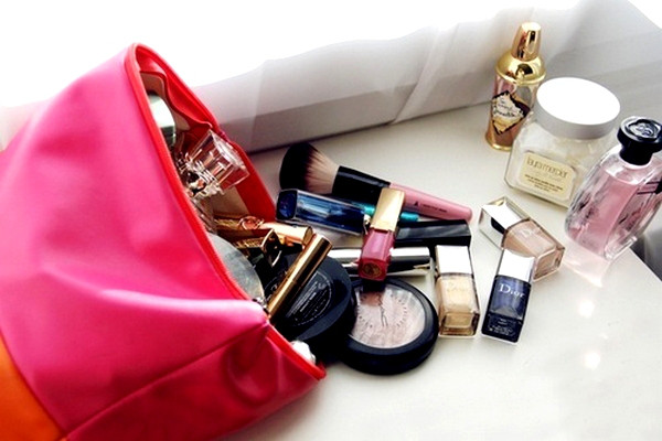 necessaire-make-up-essenciais.jpg necessaire-make-up-essenciais.jpg