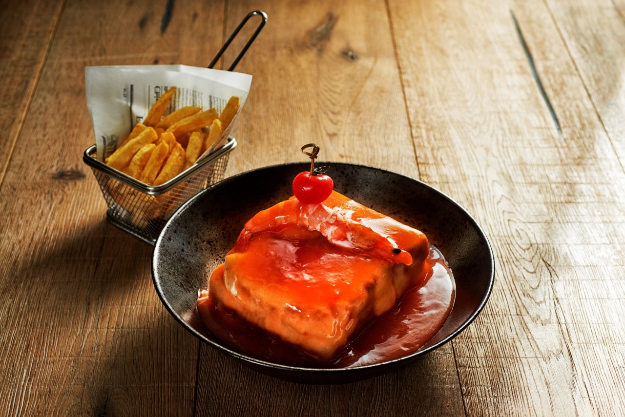 SOMOS Restaurant & Lounge