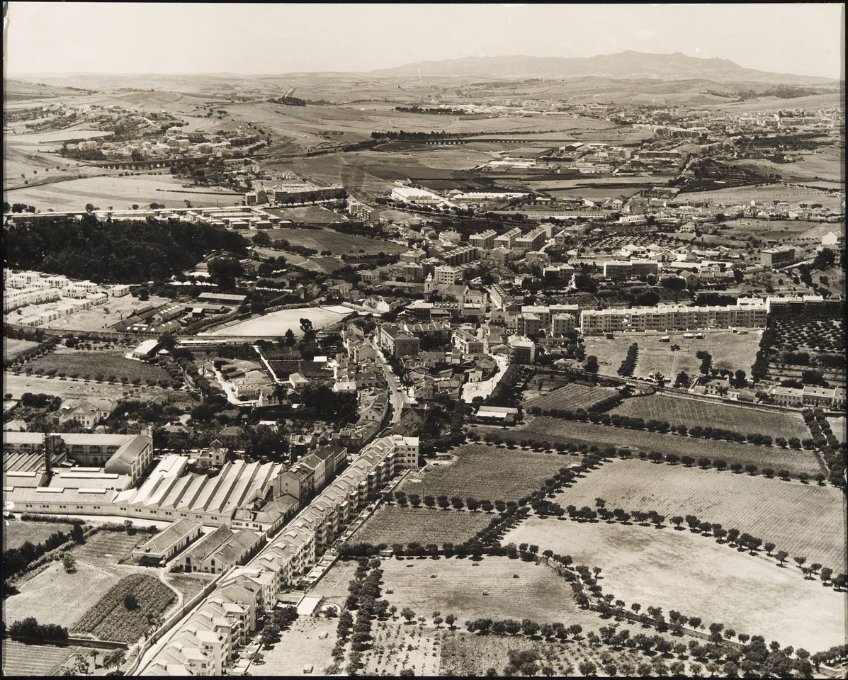 Vista aérea sobre Benfica, Lisboa (C.M.L./D.P.P., anos 50)
