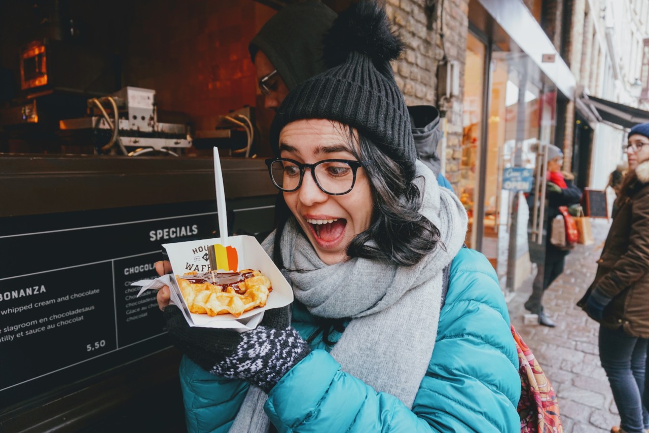 Eu com uma waffle em Bruges.JPG