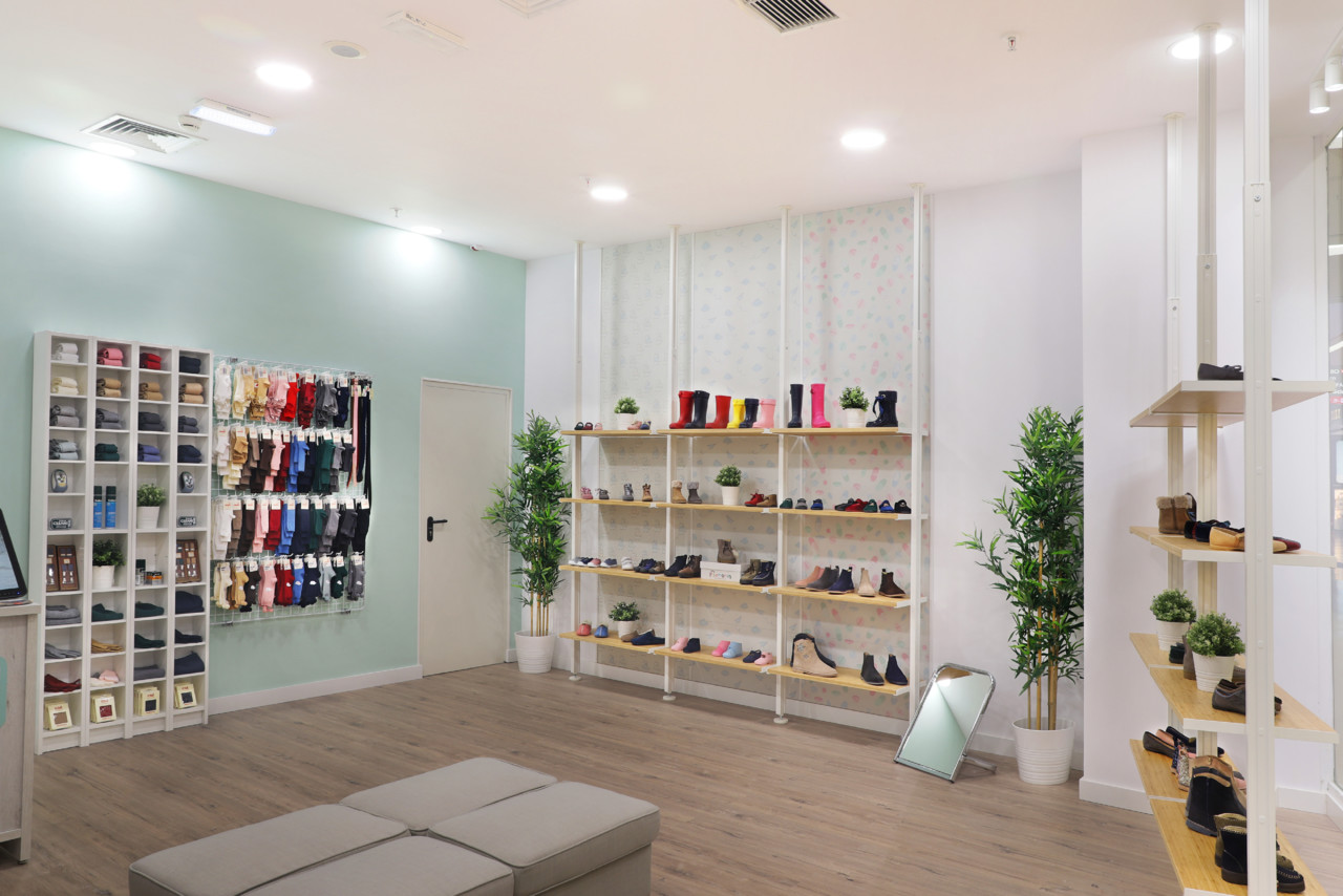 Sapataria Infantil Pisamonas Porto 2.jpg Sapataria Infantil Pisamonas Porto 2.jpg