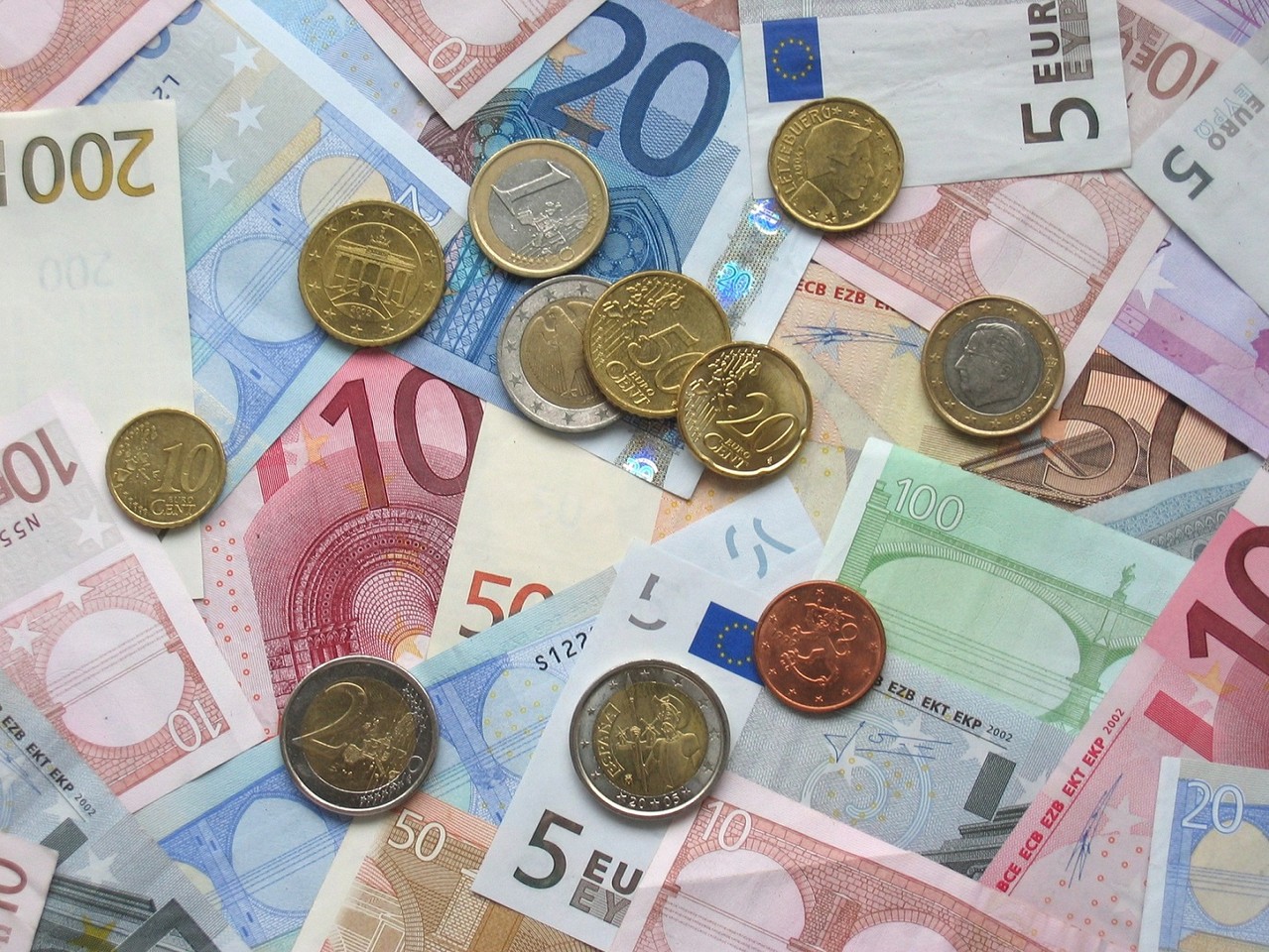 Euro_coins_and_banknotes Euro_coins_and_banknotes