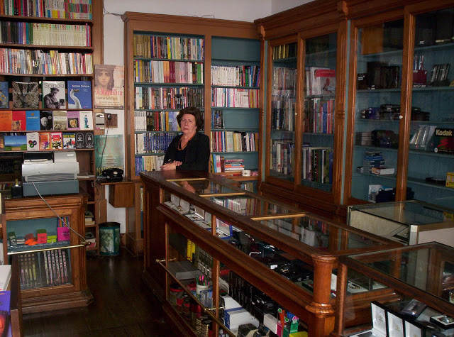 4)MARIA HELENA ALVES -uma casa de familia-.jpg