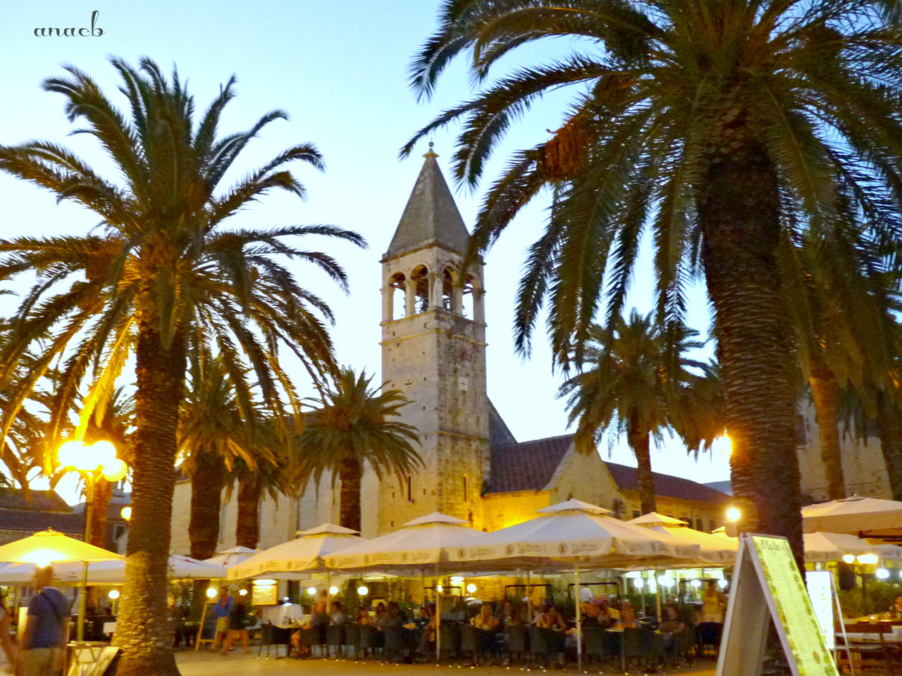 Trogir - St. dominic's Monastery and Riva - viajar