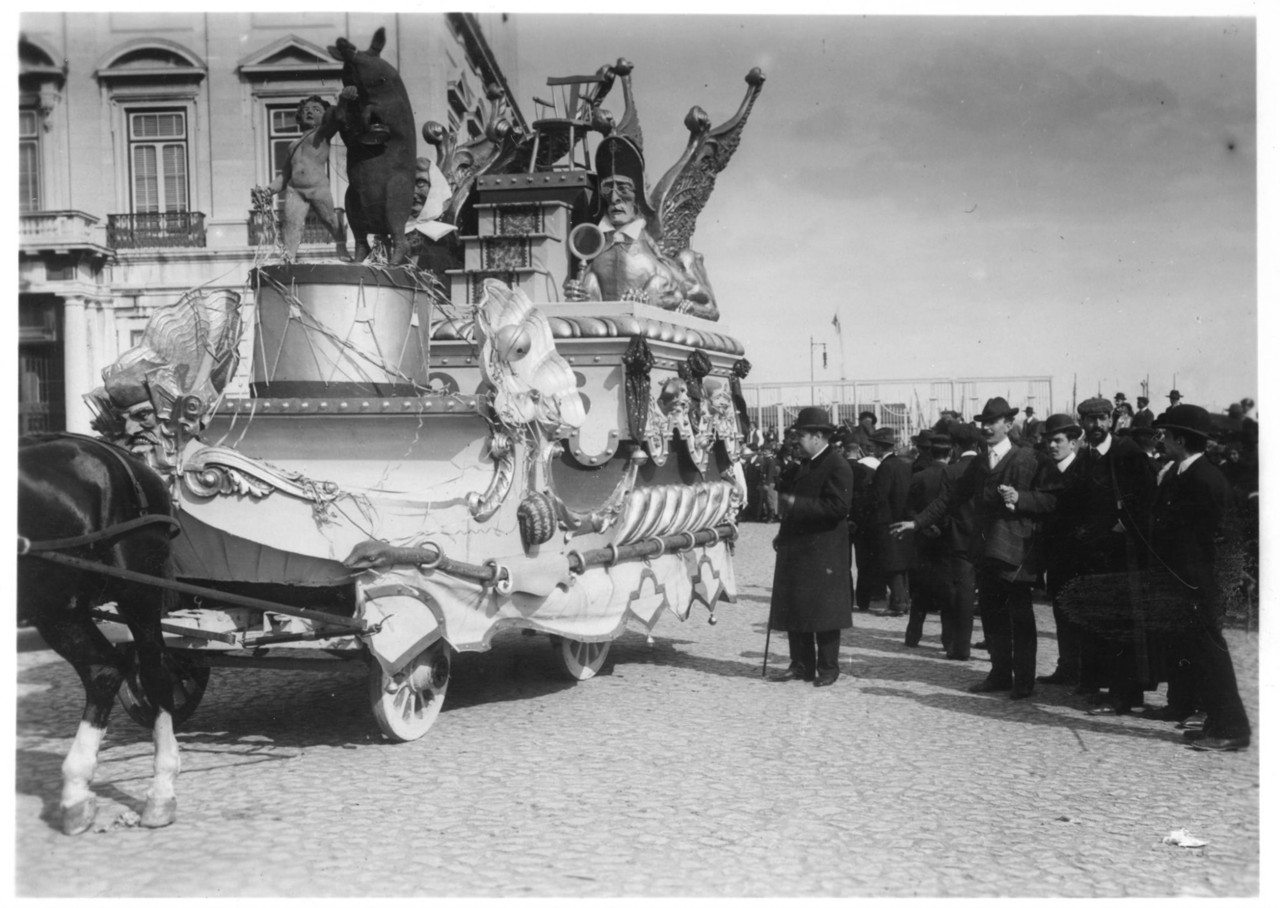 Este é o carro alegórico do Rei do Carnaval de 1