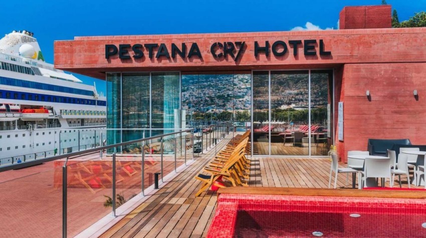 pestana-cr7-funchal-pool-01-636028080899193975-106