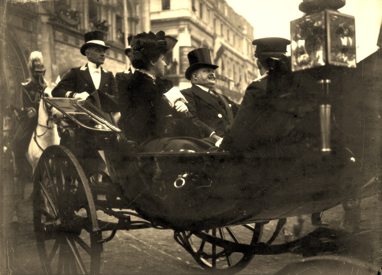 SS.MM El-Rei D. Carlos, Rainha D.Amélia e infante D. Manuel, Lisboa (A.C.Lima, ante 1908)