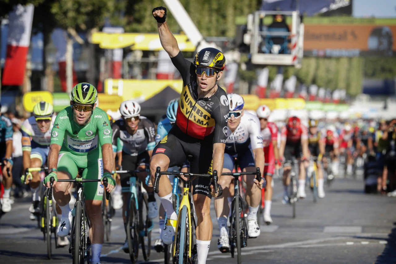 Wout Van Aert fez história em Paris