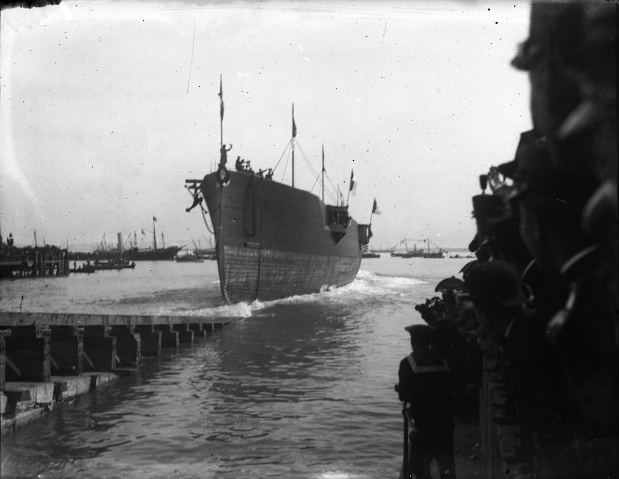 Arsenal de Marinha, lançamento à água de um nav