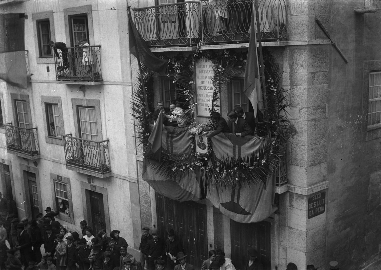 Descerramento de uma lápide na casa onde morreu L