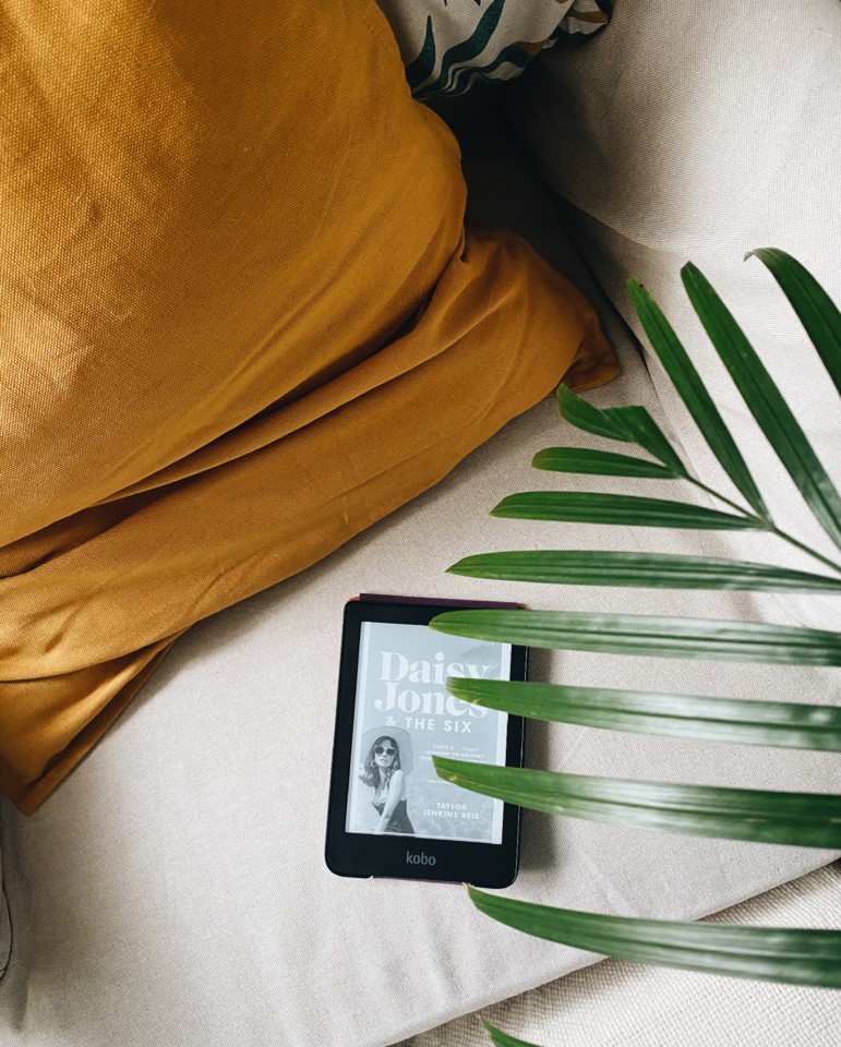 daisy-jones-the-six-taylor-jenkins-reid.jpg daisy-jones-the-six-taylor-jenkins-reid.jpg