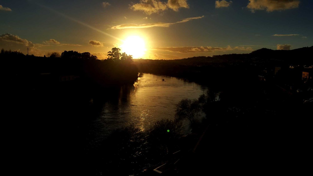 Rio Cávado ao pôr do sol em Barcelos.jpg