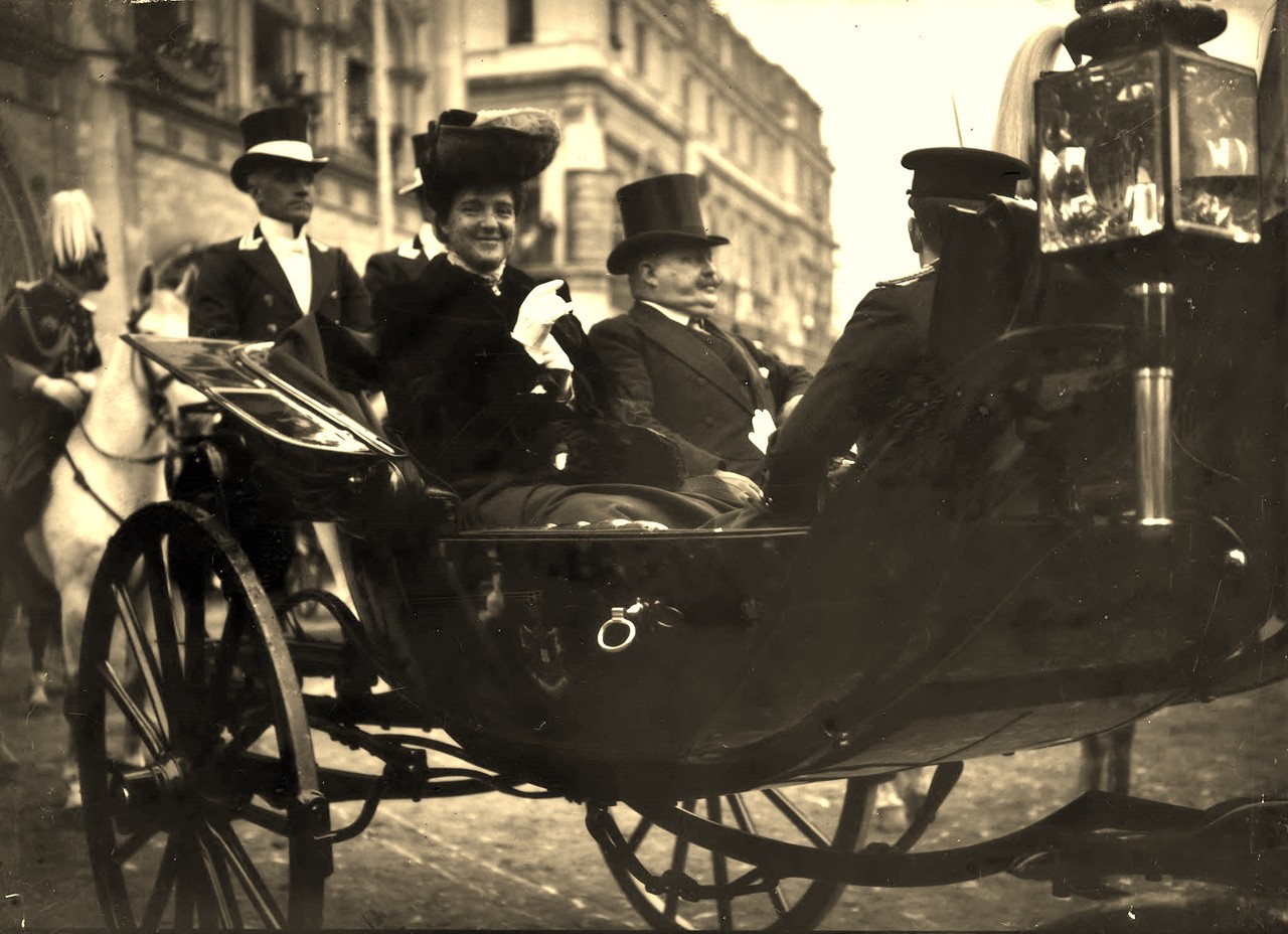 El-Rei D. Carlos, Rainha D.ª Amelia e Infante D. Manuel, Lisboa (A. C. Lima, ante 1908)